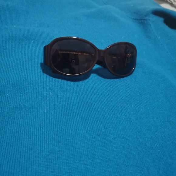 Dvf  tinted prescription glasses - Picture 6 of 6